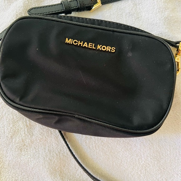 Michael Kors Handbags - Michael Kors small cross bag